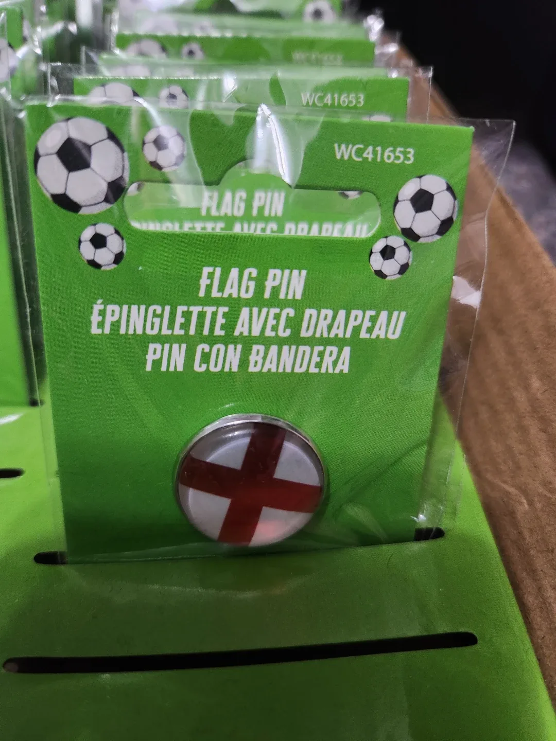 England Soccer Fan Set: Jumbo Flag, Mirror Flags, and Pin - photo 2