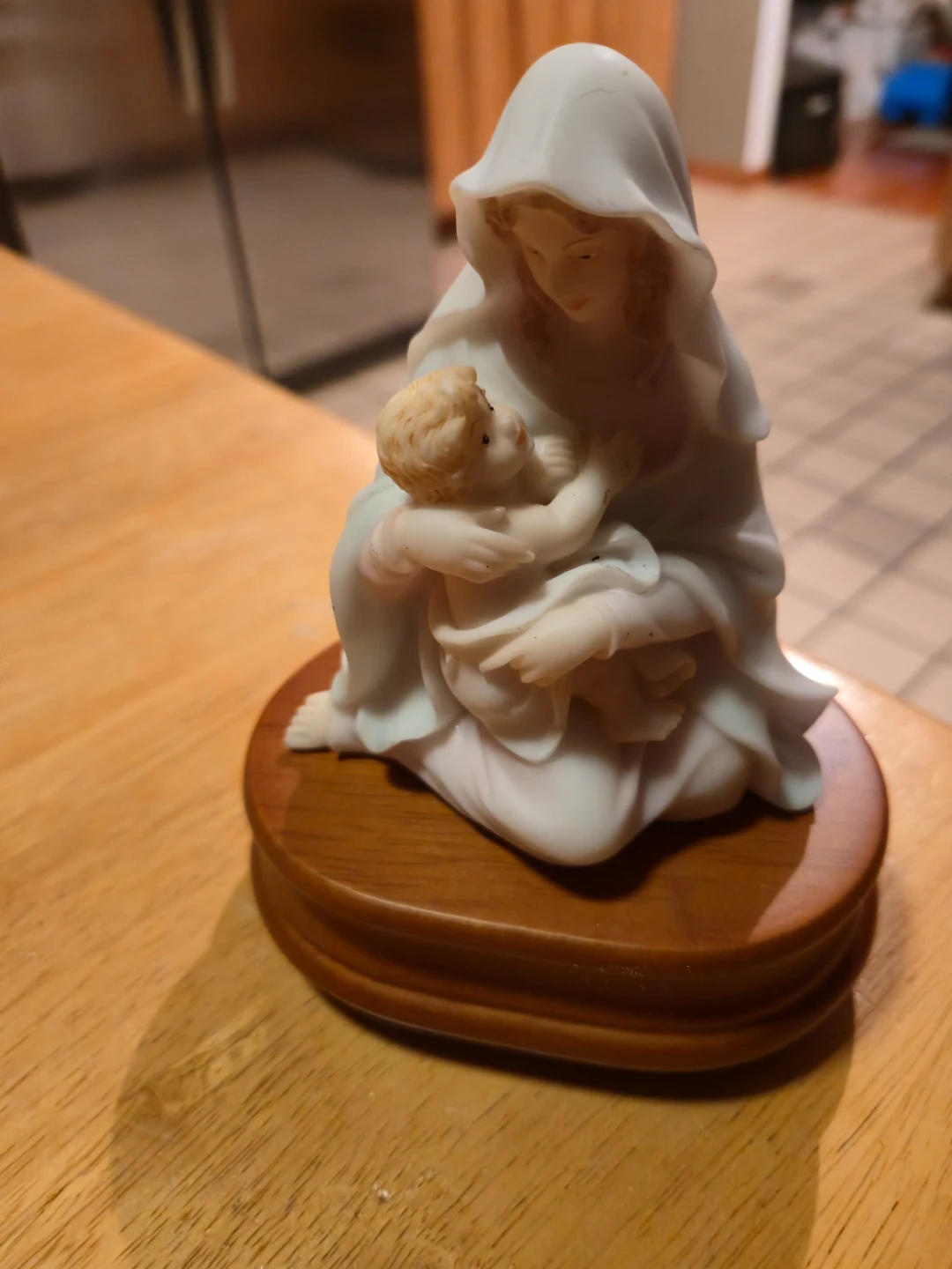 Christmas Decor Lot – Snow Globes, Nativity & Figurines - photo 2