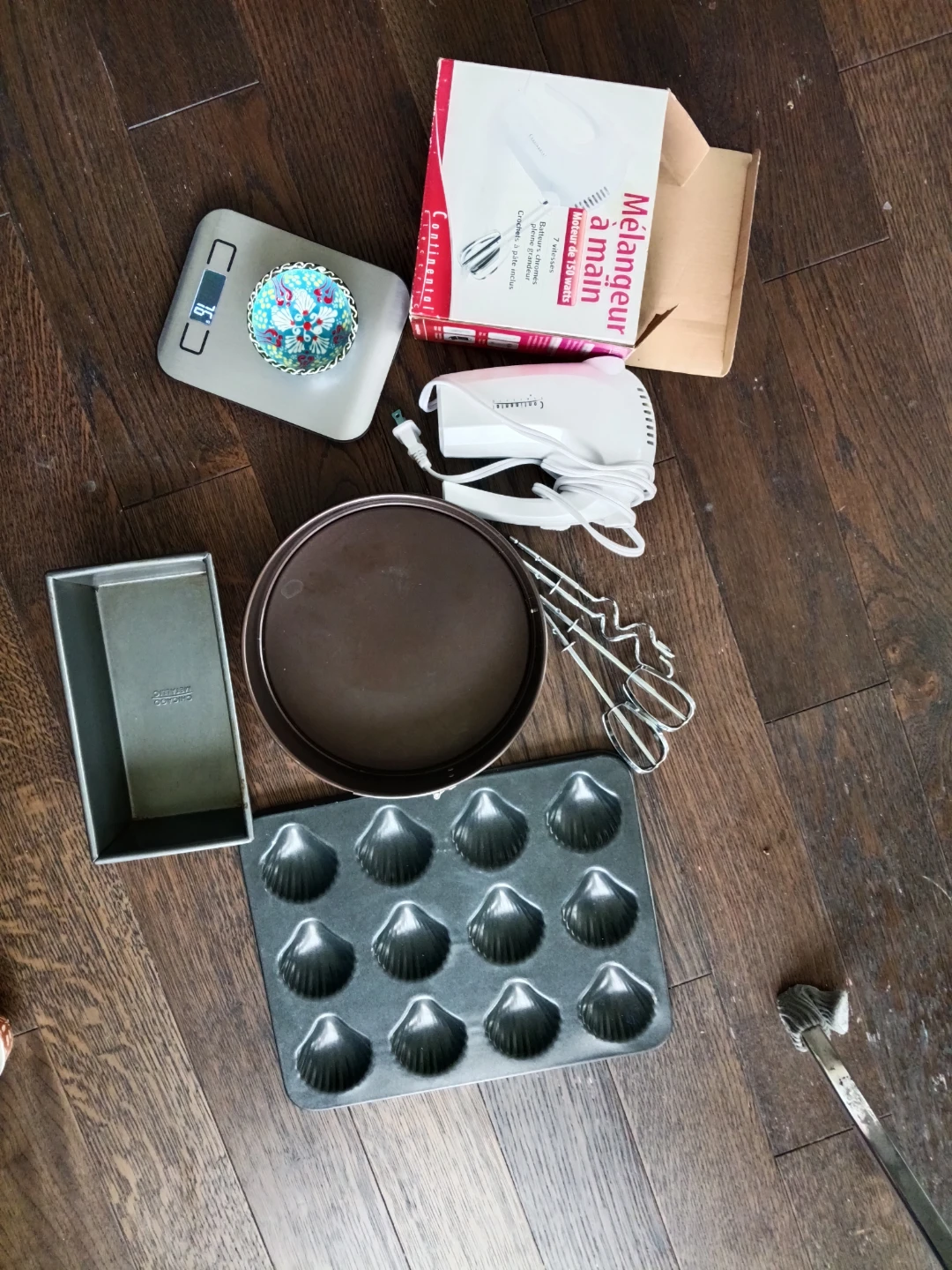 Baking Bundle with Hand Mixer and Tins and weighing machine - photo 5