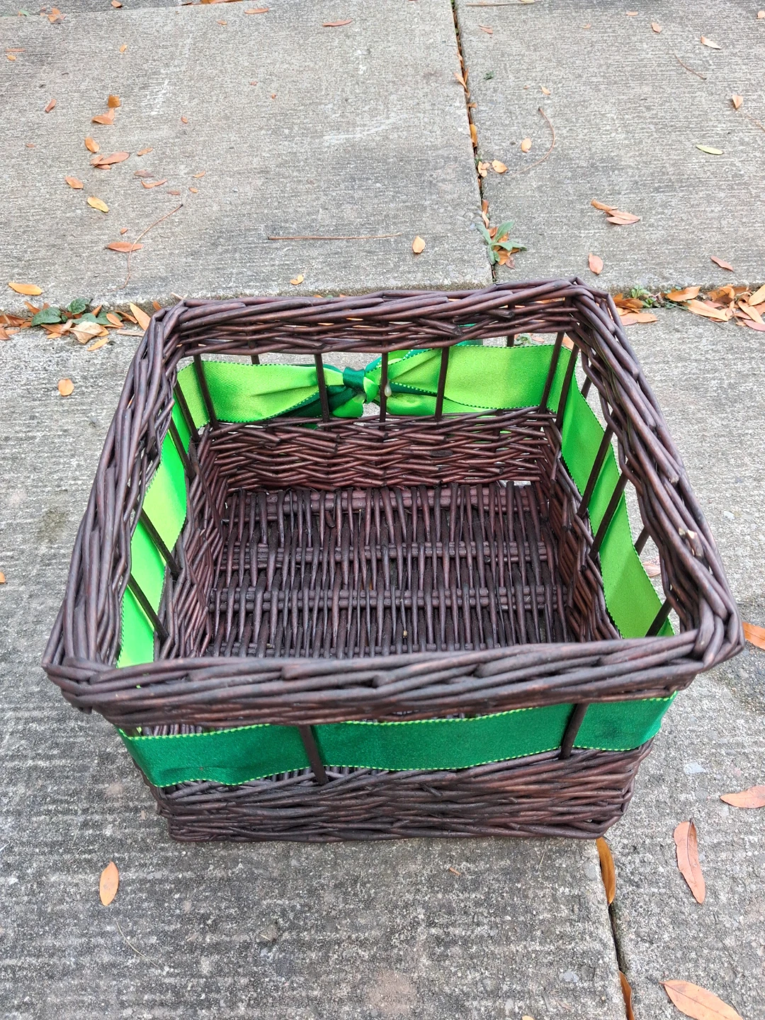 Clean woven brown wicker basket with green ribbon - photo 4