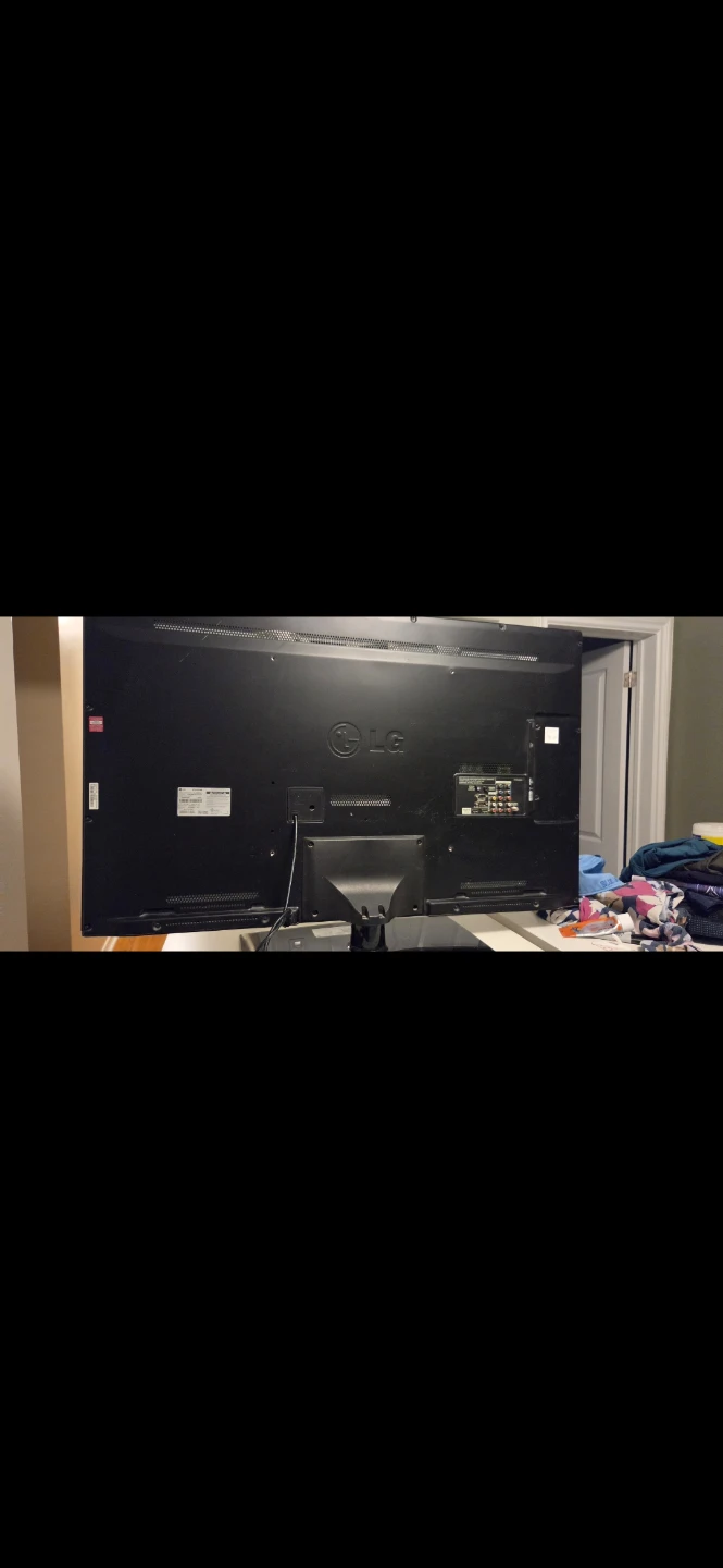 LG 47-inch LCD Television - photo 3