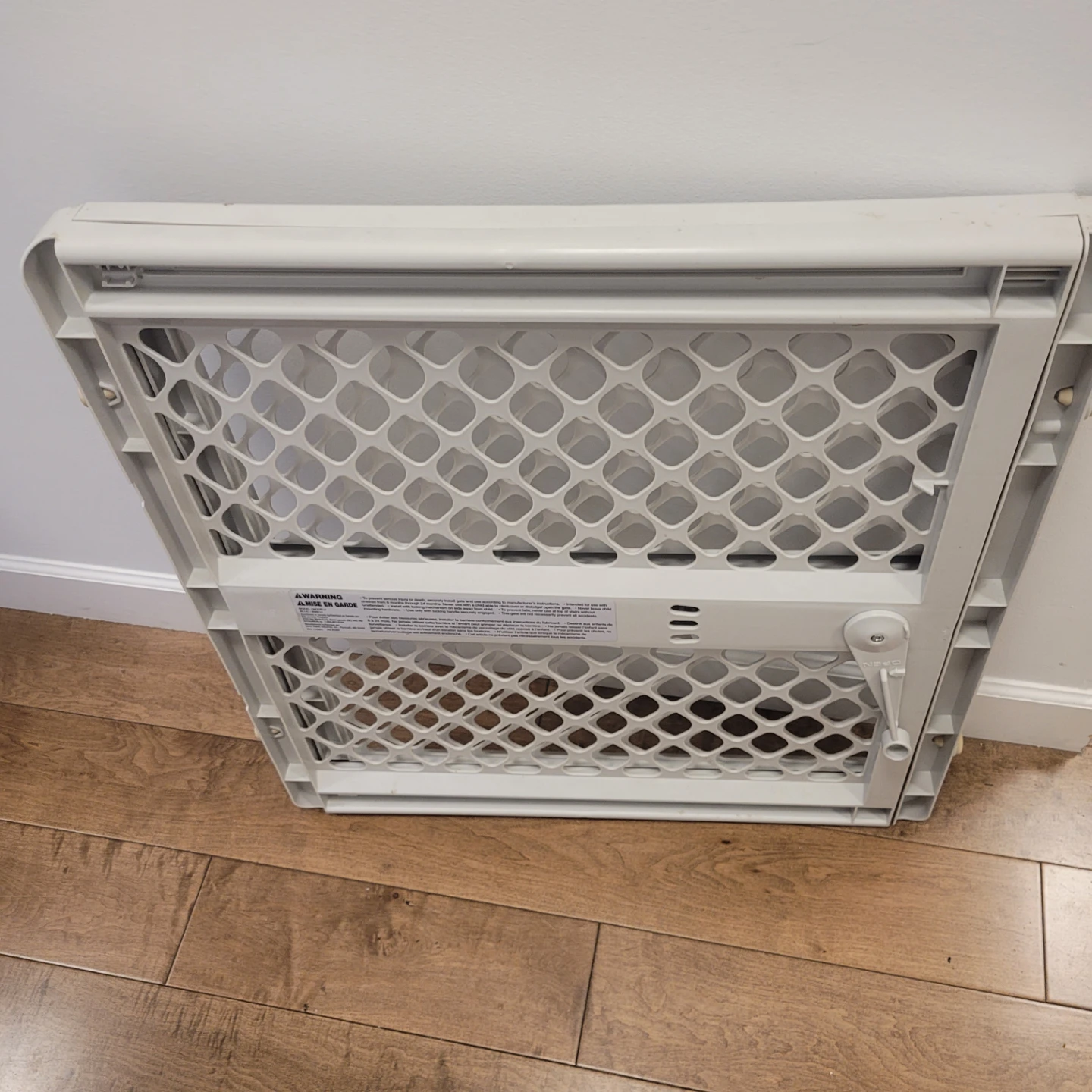 BABY GATE