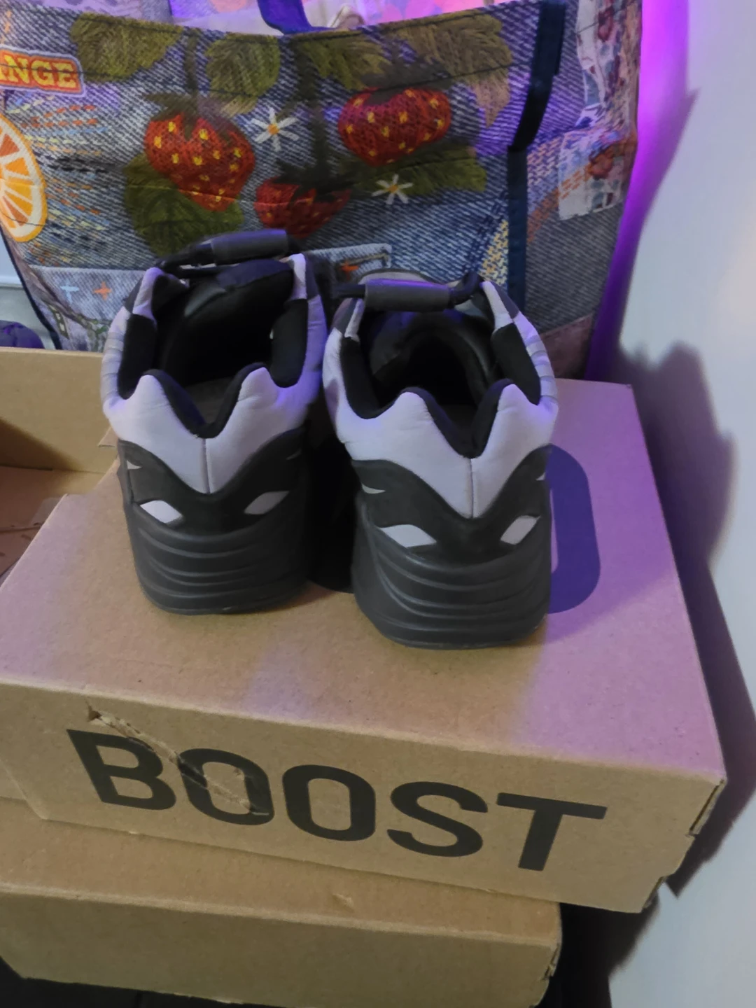 Adidas Yeezy Boost 700 MNVN Sneakers