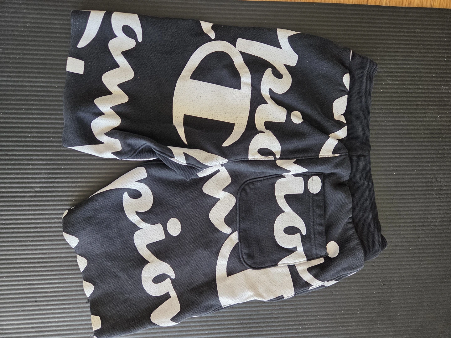 Champion Reverse Weave Shorts - Small - photo 3
