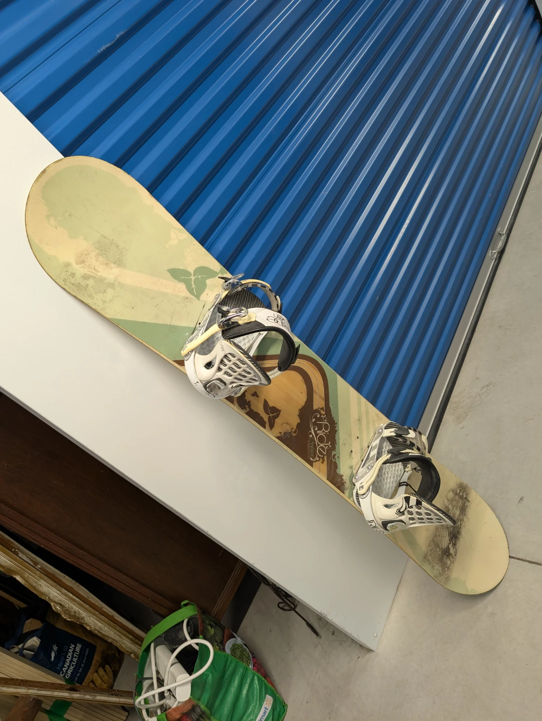 Ride Solace 150 Snowboard with Bindings