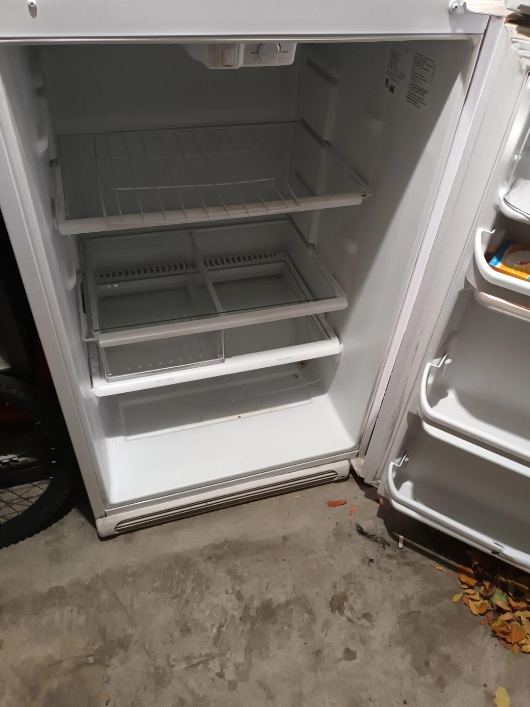 Frigidaire White Top-Freezer Refrigerator - photo 3