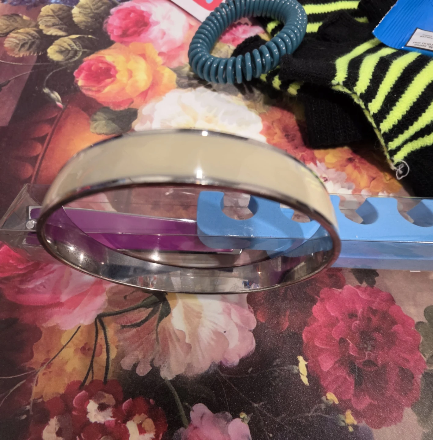Snacks, Beauty Related Stuff, and Gloves - photo 4