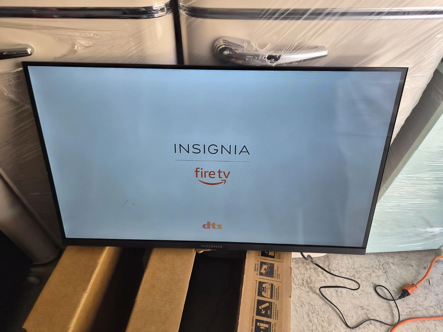 32" INSIGNIA FHD 1080p FIRE TV SMART TV on SALE - photo 4
