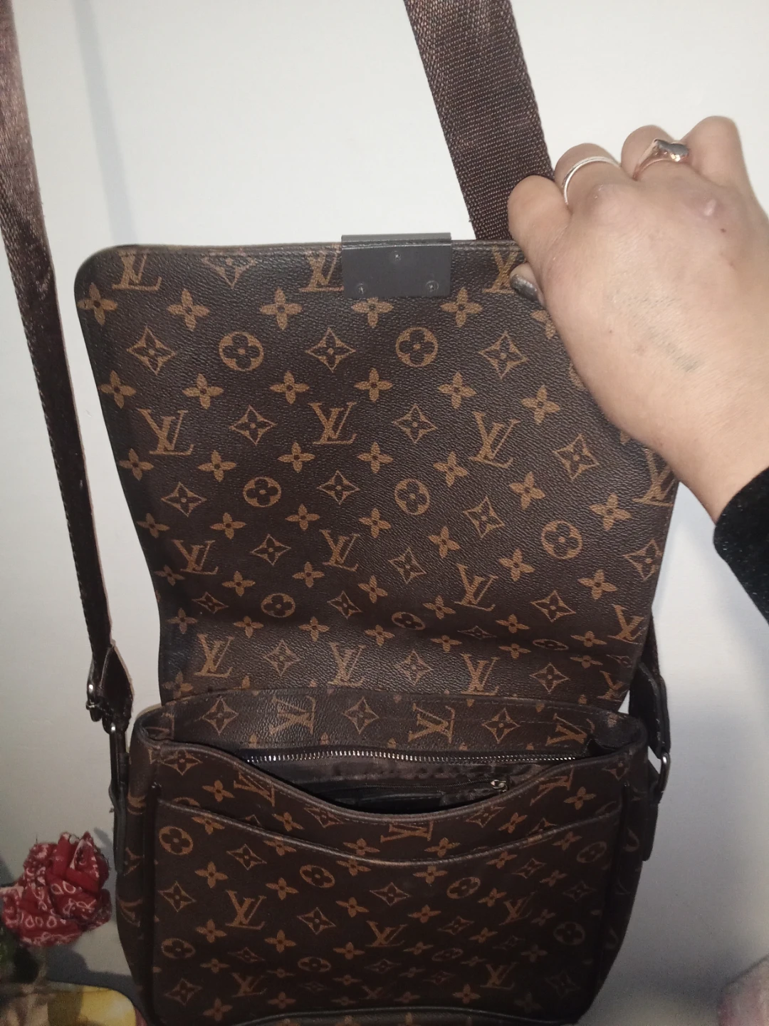 Louis Vuitton Messenger Bag - photo 3