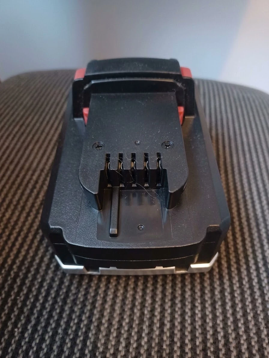 Milwaukee M18 High Output 12AH Battery - photo 4