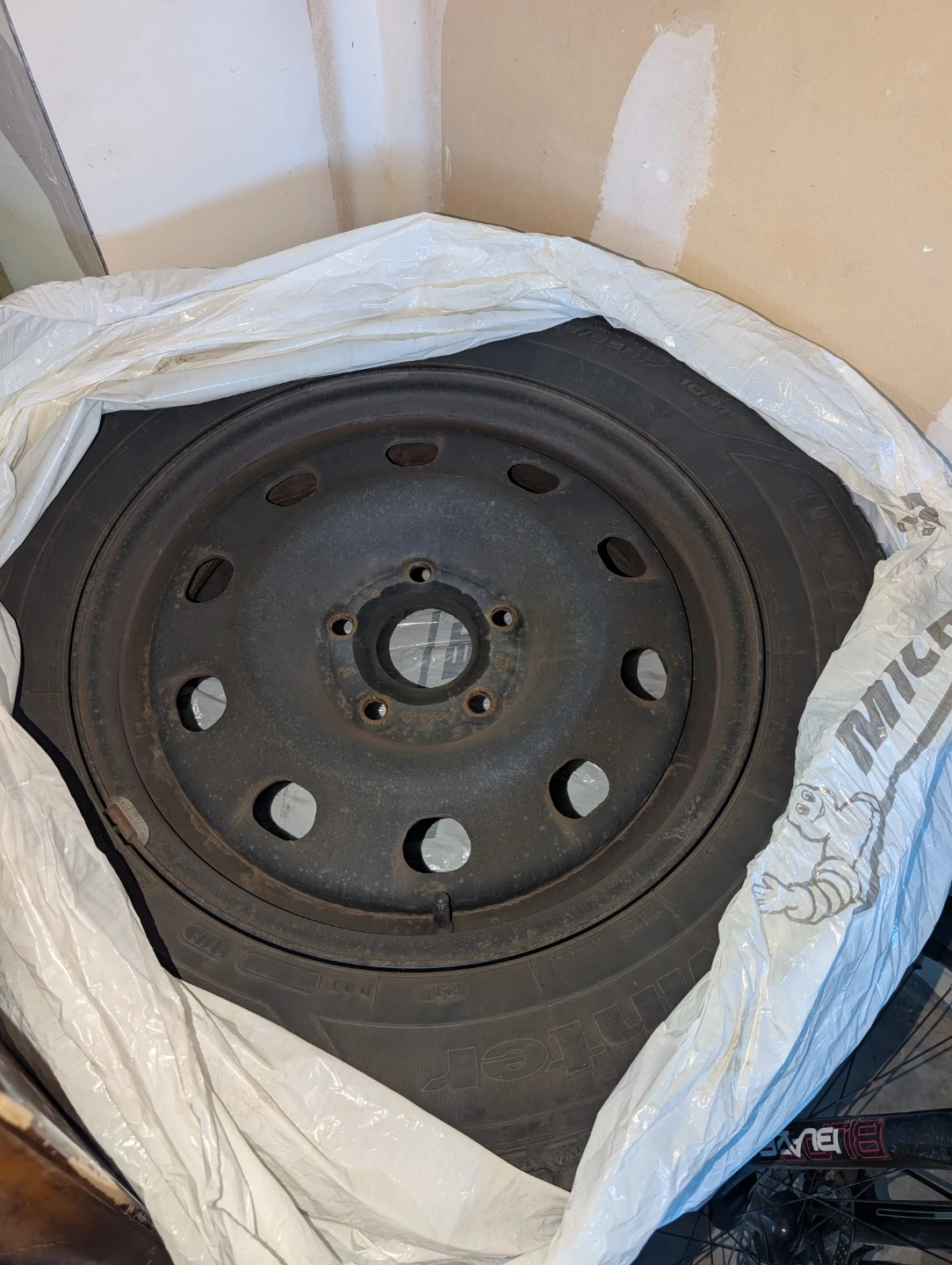 2017 Dodge Caravan Goodyear 225/65R17 Tire on Steel Rim