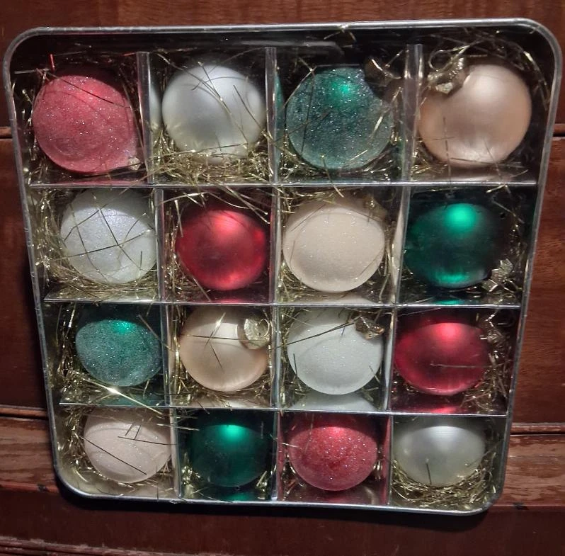 Set of 16 Christmas Ornaments