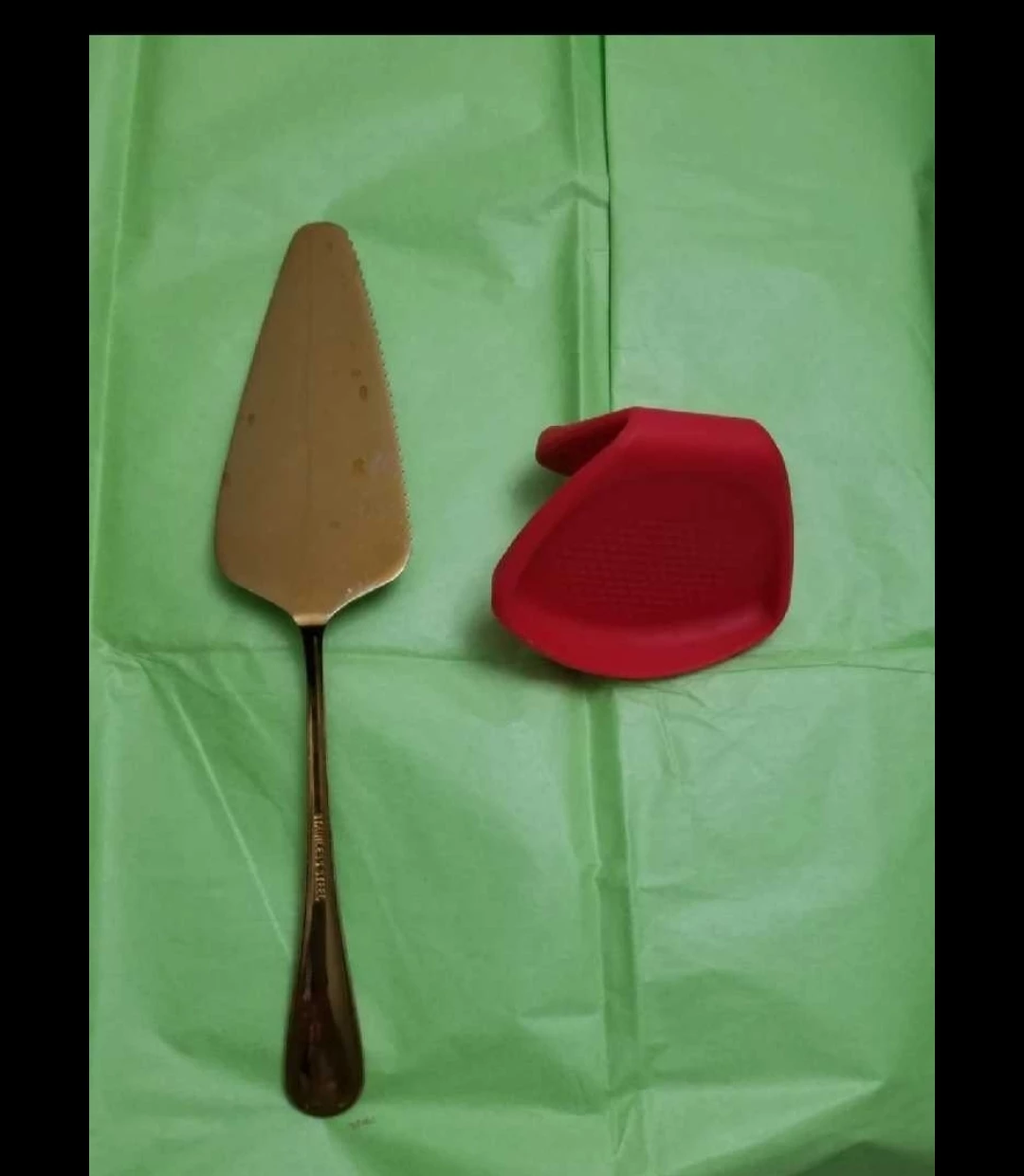 Gold-tone Cake Server and Silicone Pot Holder - photo 2