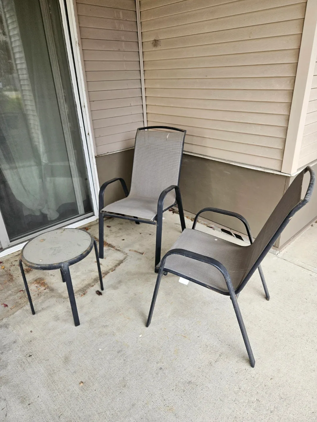 Outdoor patio set with two chairs and a side table - photo 2