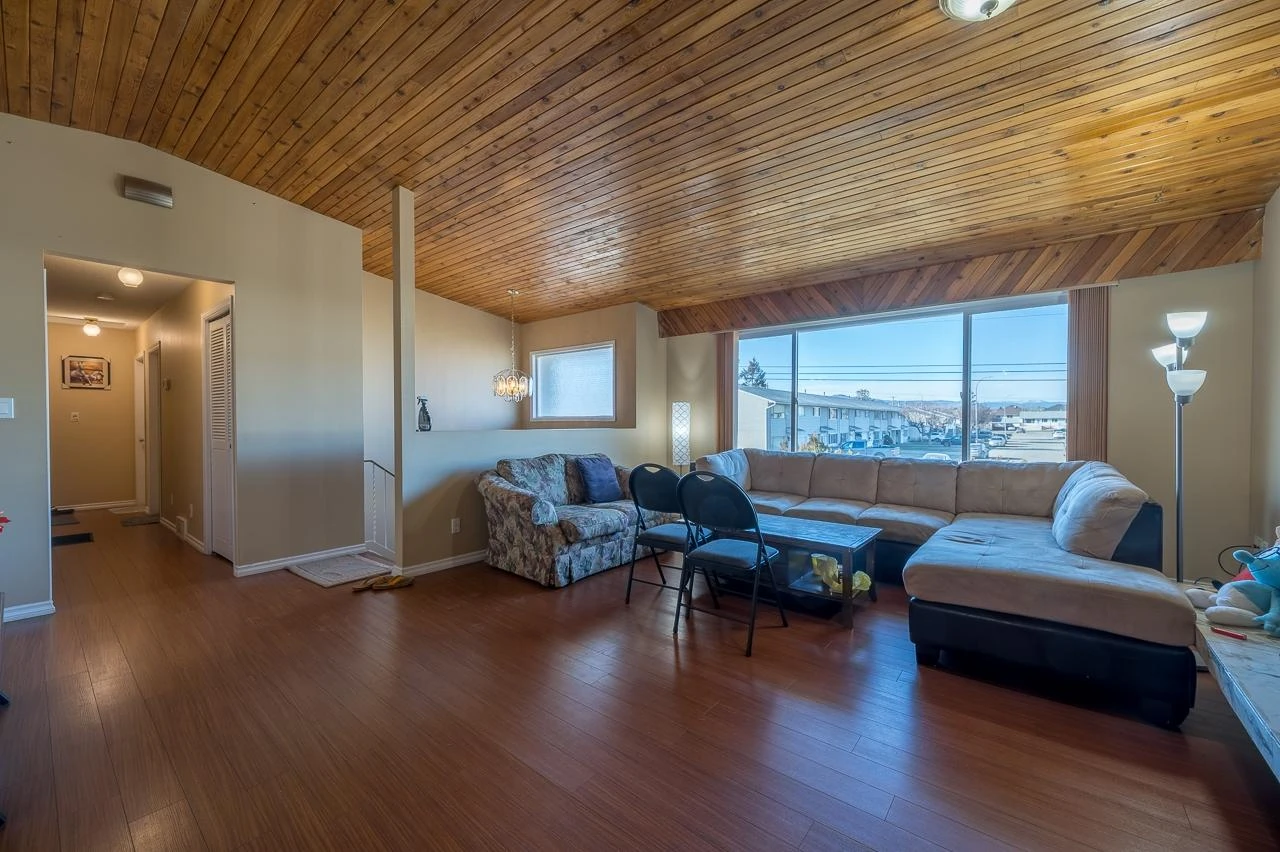 4 bed and 2 bathroom house for rent in North Kamloops - photo 2
