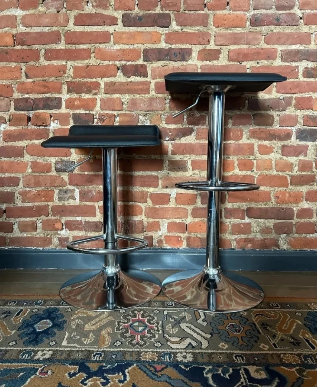 Set of 4 Adjustable baar stools - photo 3