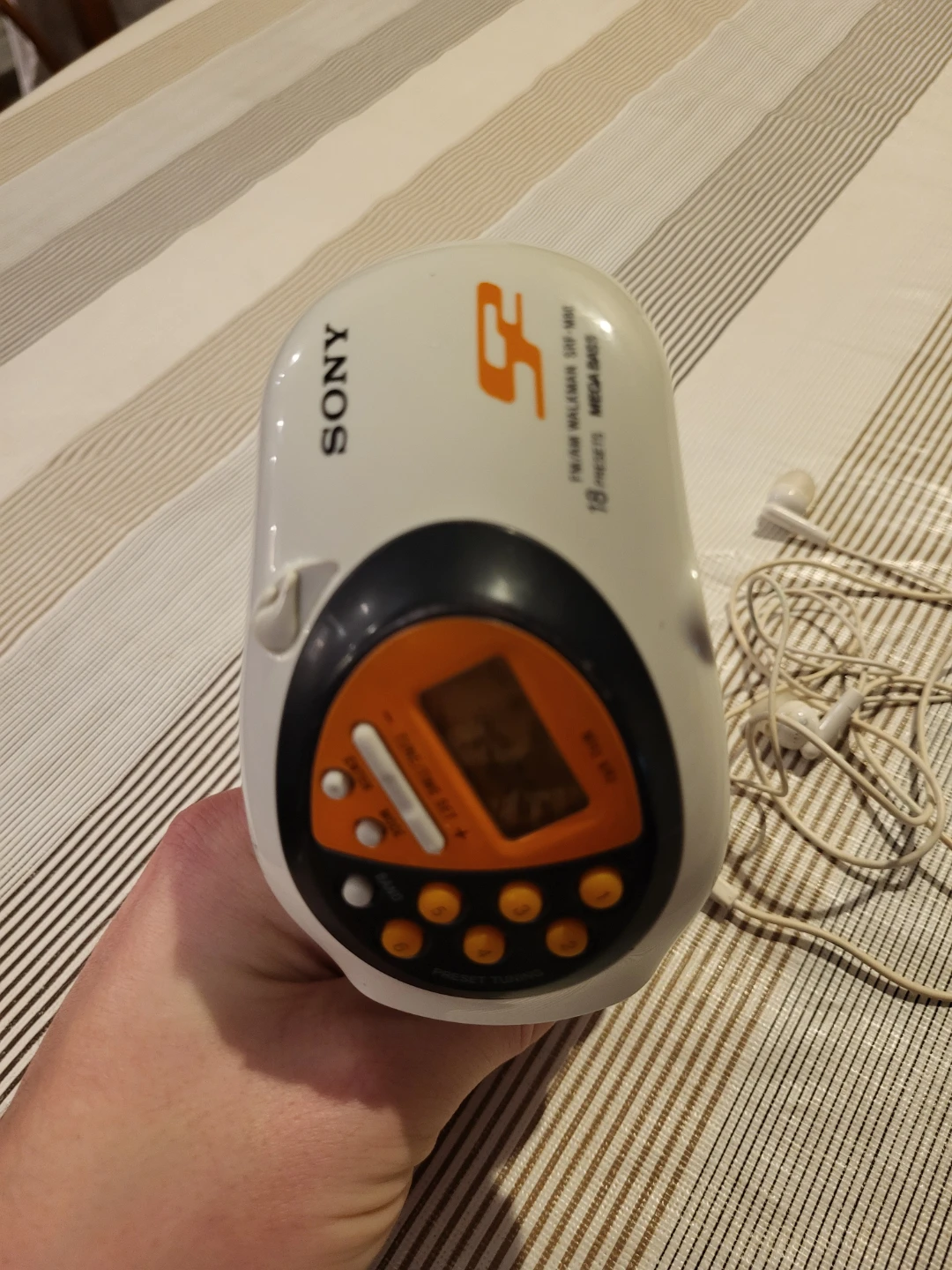 Sony Walkman FM/AM Radio with Armband - photo 5