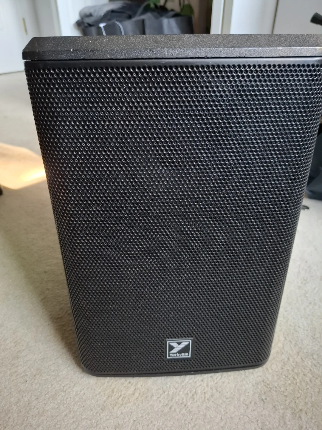 Yorkville EXM Mobile 8 Portable PA Speaker