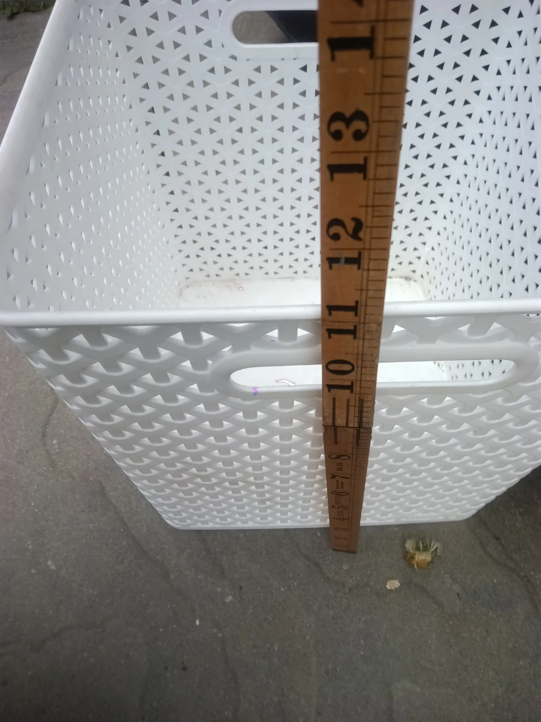 White plastic storage basket - photo 3