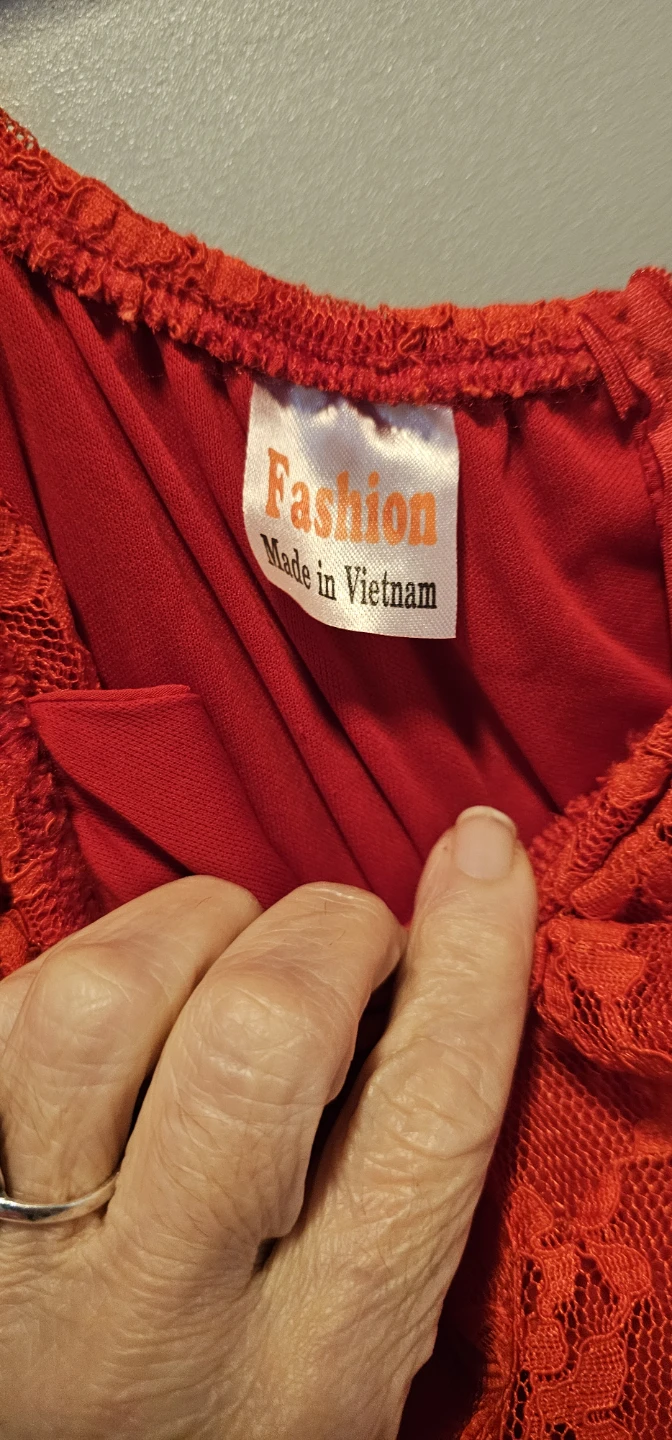 Red lace off-shoulder dress - photo 3