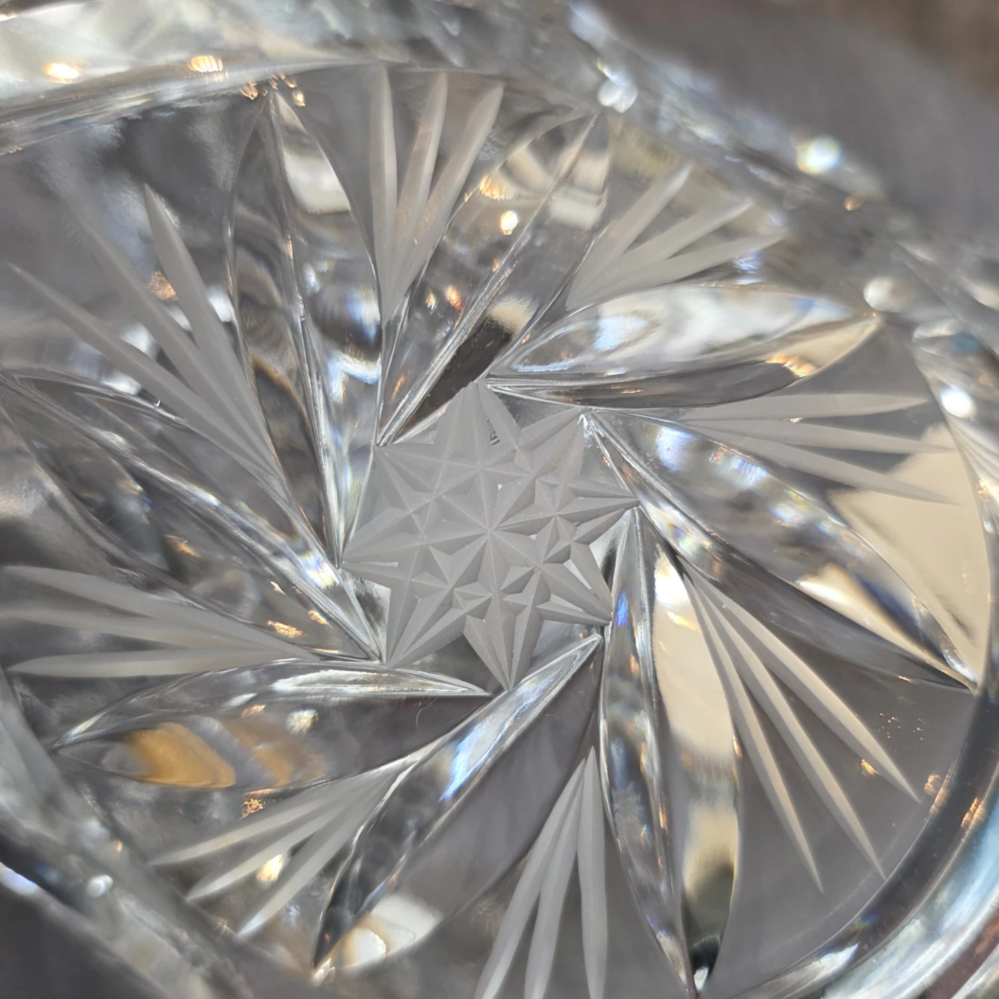 Cut Crystal Decorative Vase - photo 3