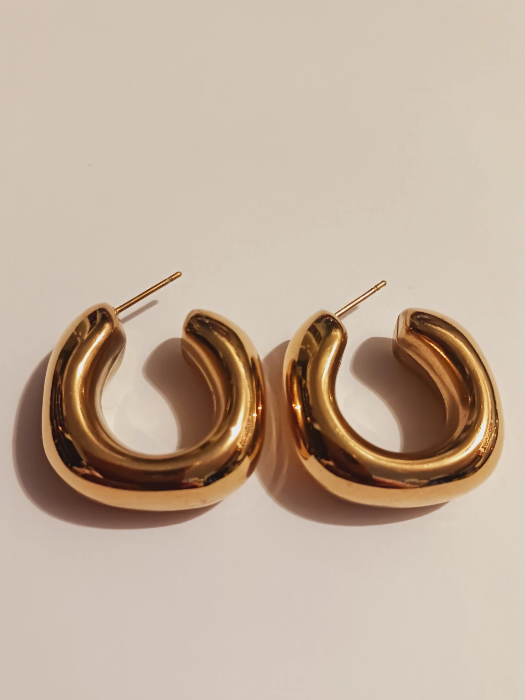 New !! Gold Tone Chunky Hoop Earrings