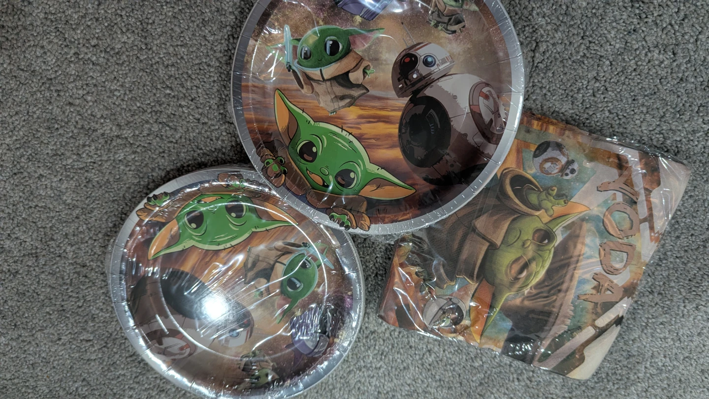 Baby Yoda Star wars napkins and dessert plates
