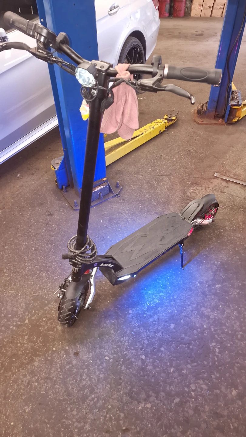 Kaabo Mantis 10 Electric Scooter