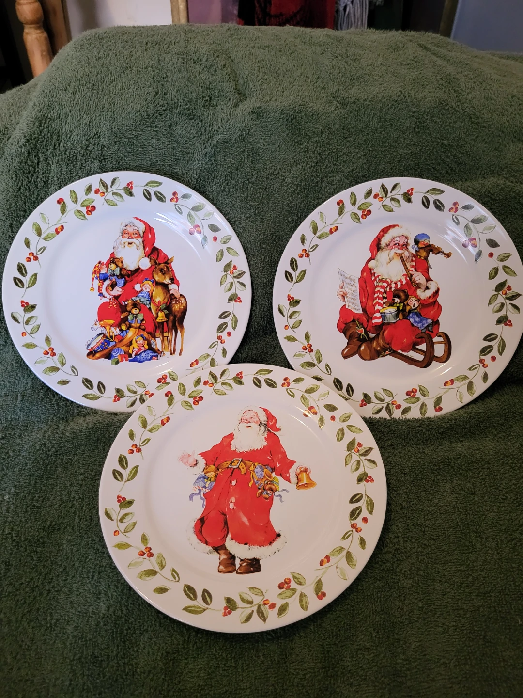 Set of 3 Royal Norfolk Christmas Santa Decorative Plates