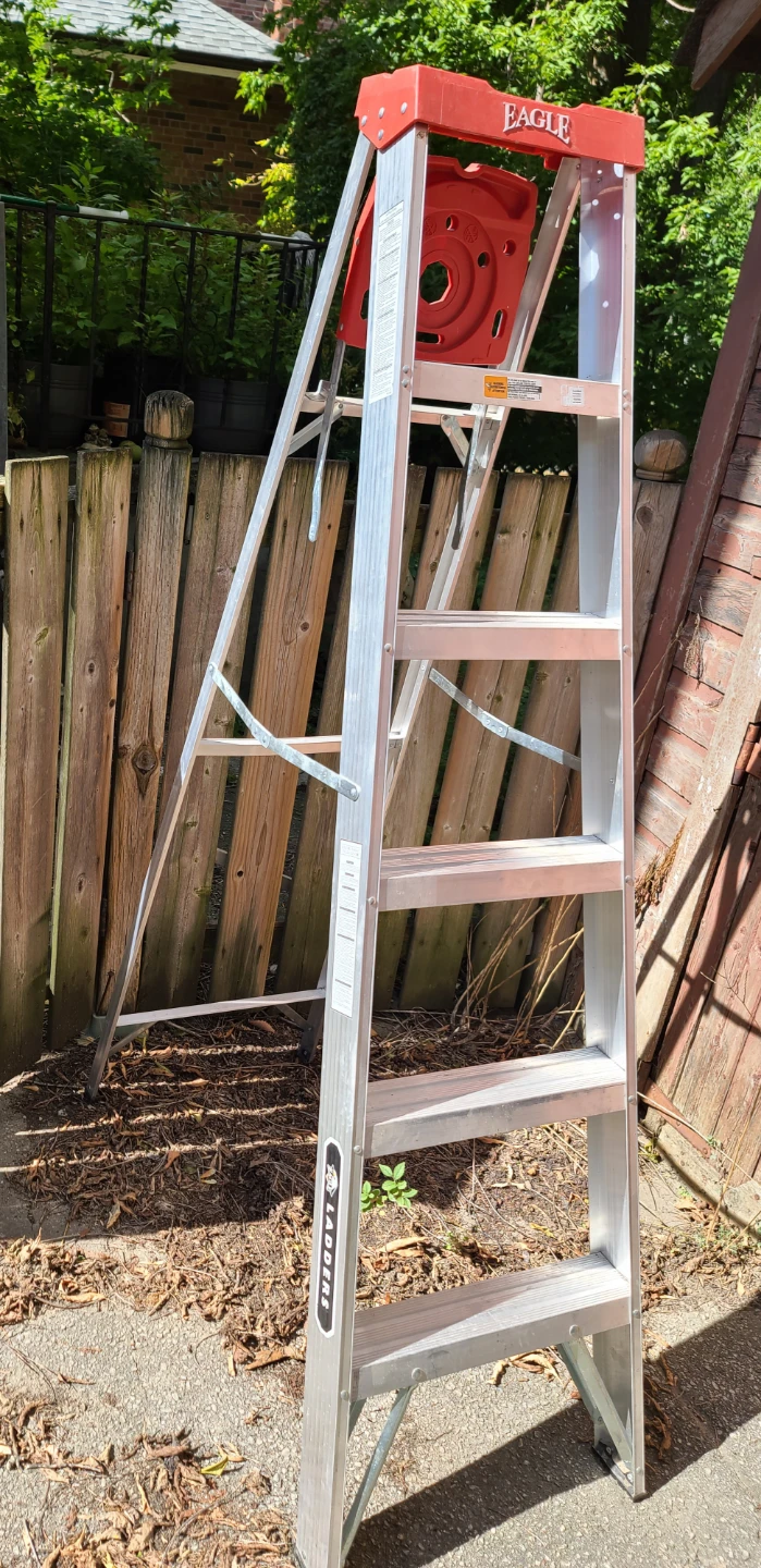LIKE NEW Eagle 6-ft Aluminum Step Ladder (5 Steps) - photo 5