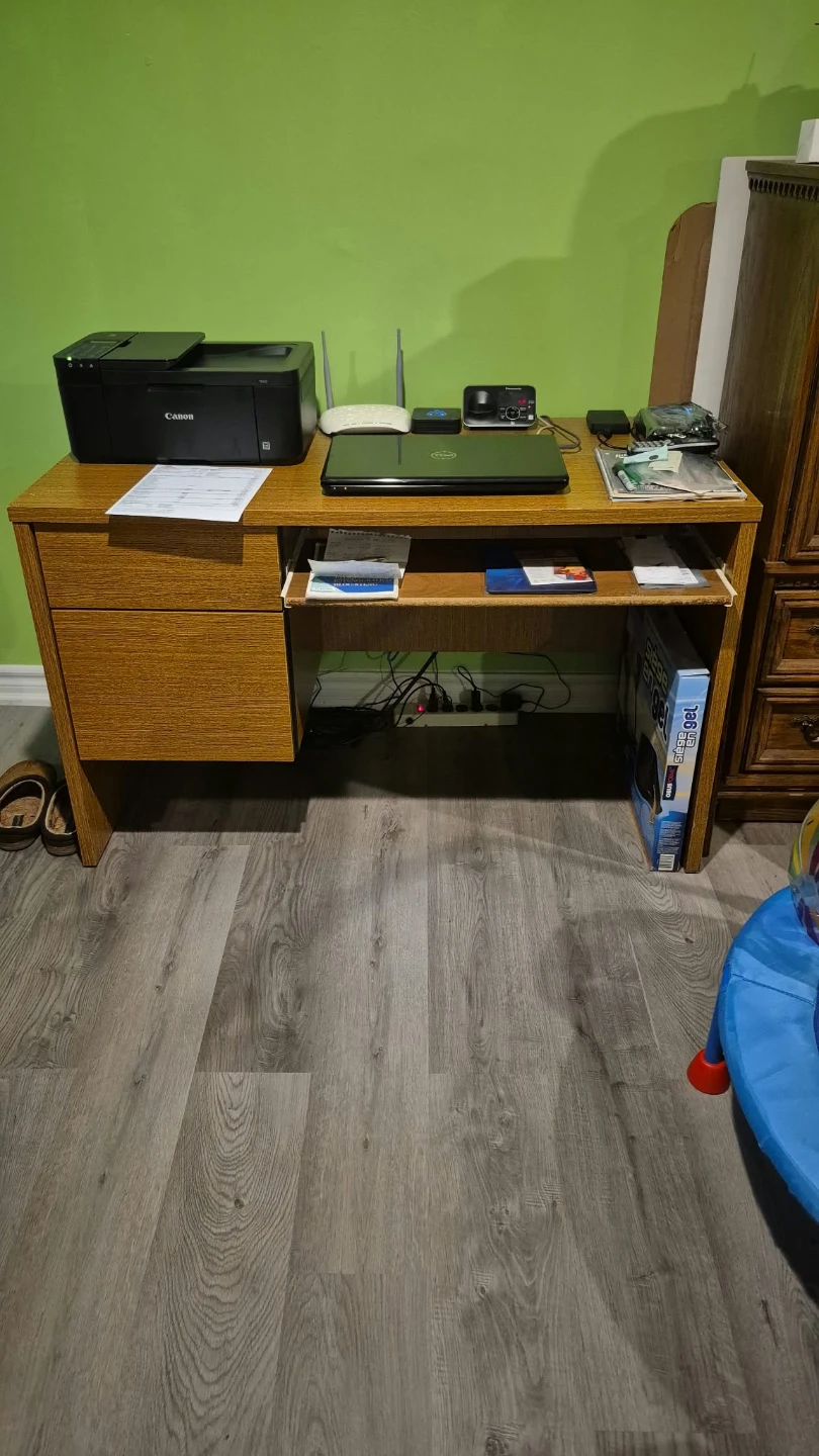Wooden Computer Desk with Keyboard Tray & Storage Drawers
