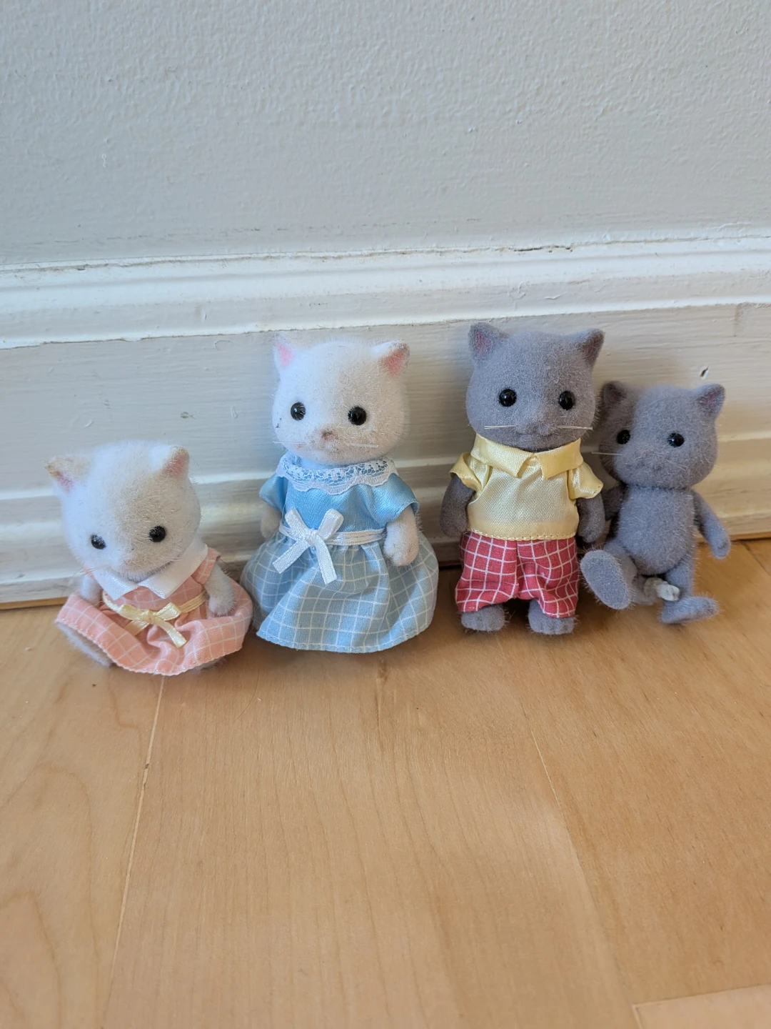 Sylvanian Families Cat Family Figures