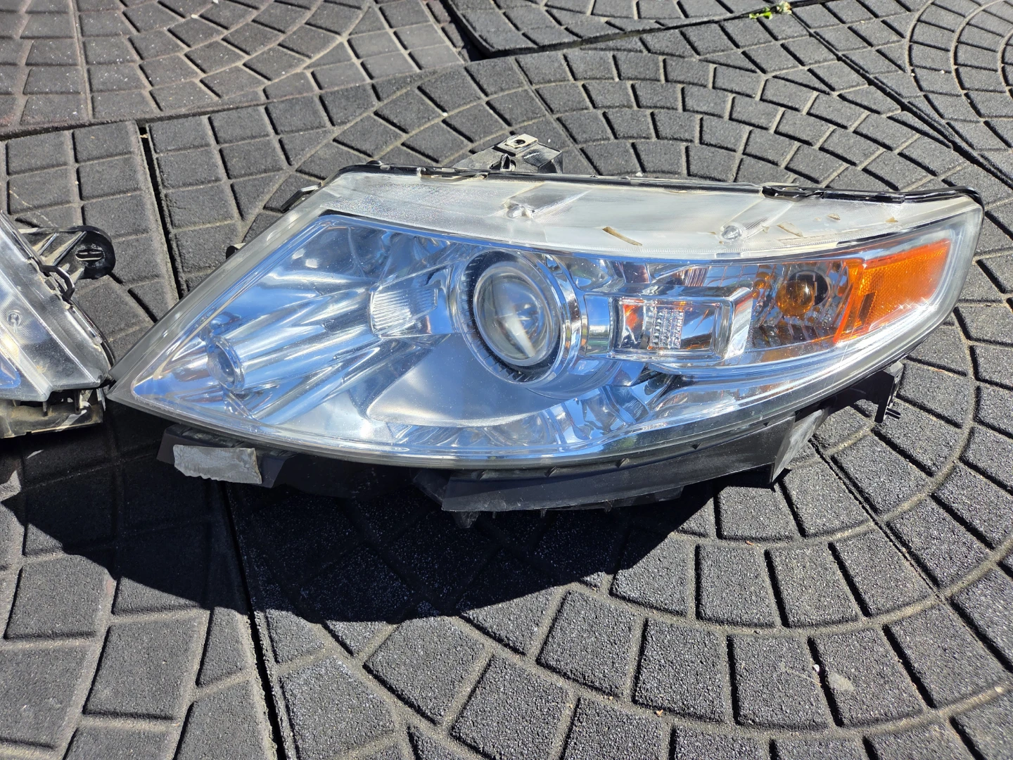 Lincoln MKS Headlights - photo 2
