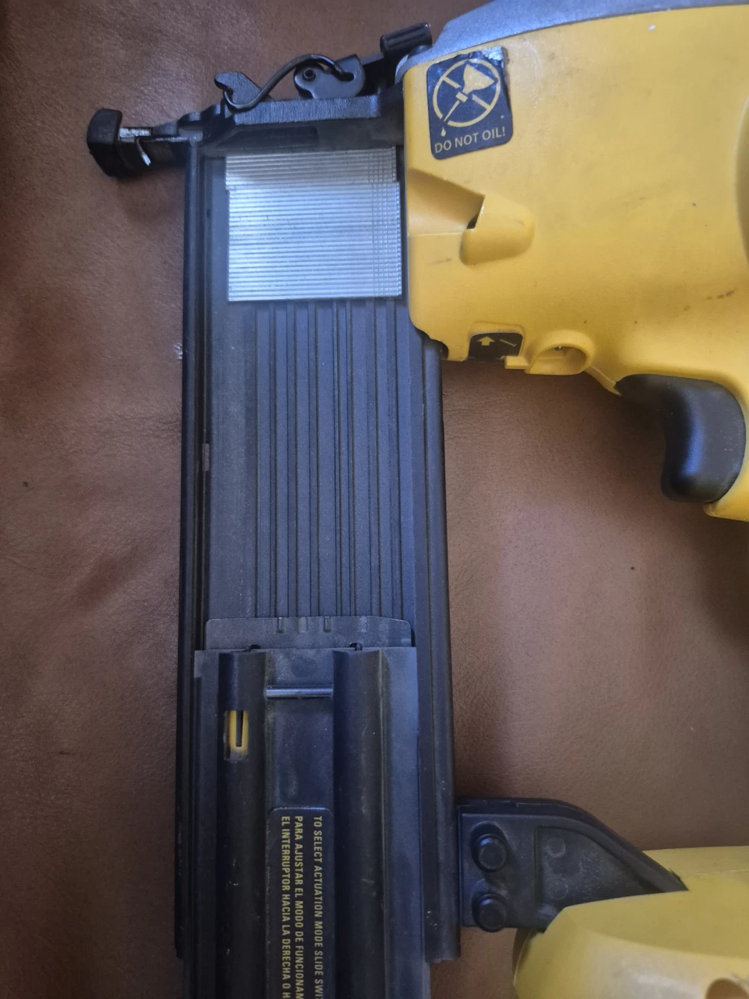 DeWalt DC608 18V Cordless Brad Nailer - photo 5