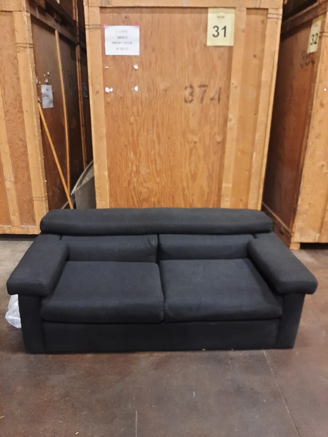 Black two-seater couch - photo 3