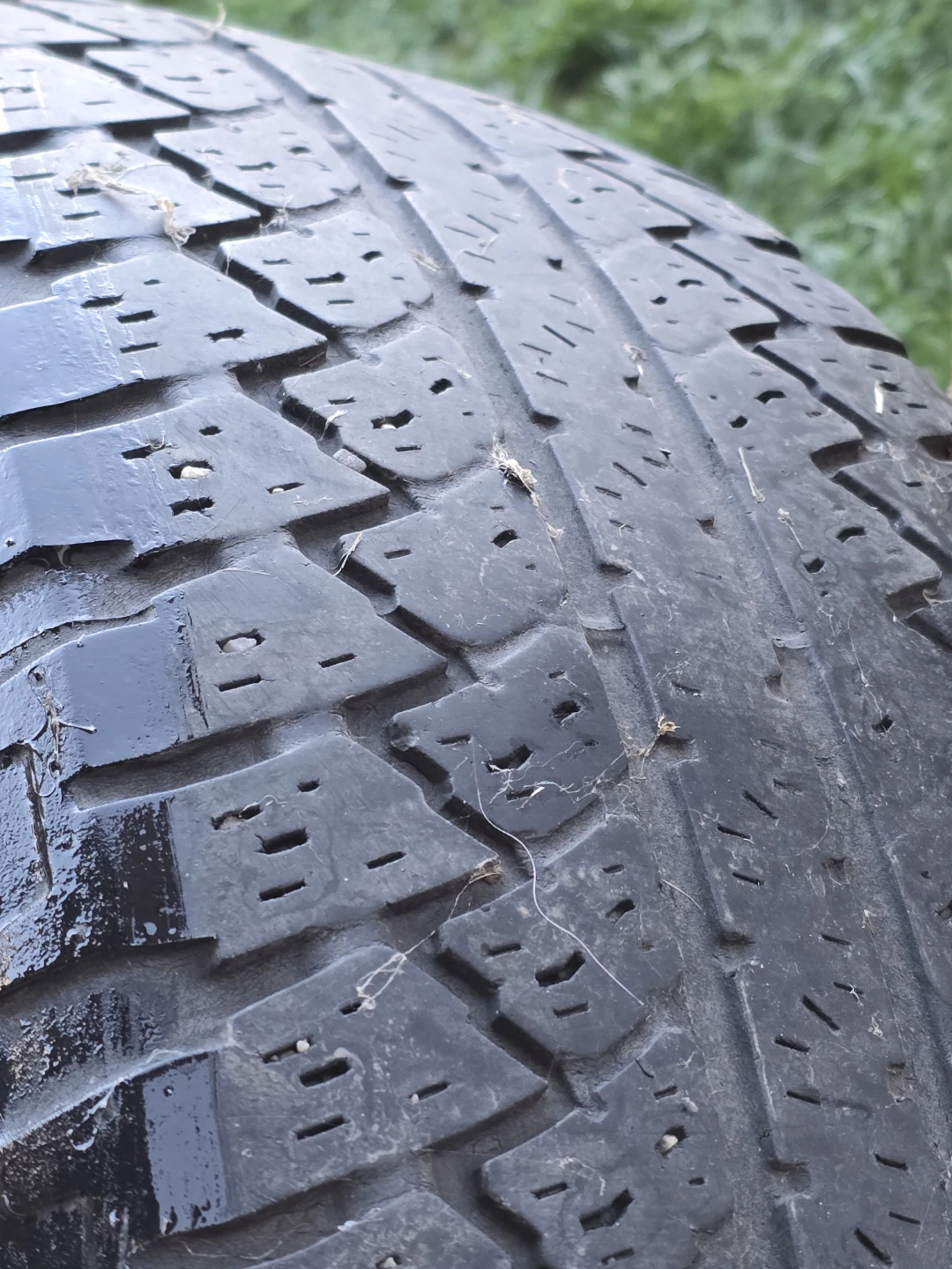 1 Bridgestone Dueler A/T Tire on Jeep Rim - photo 2