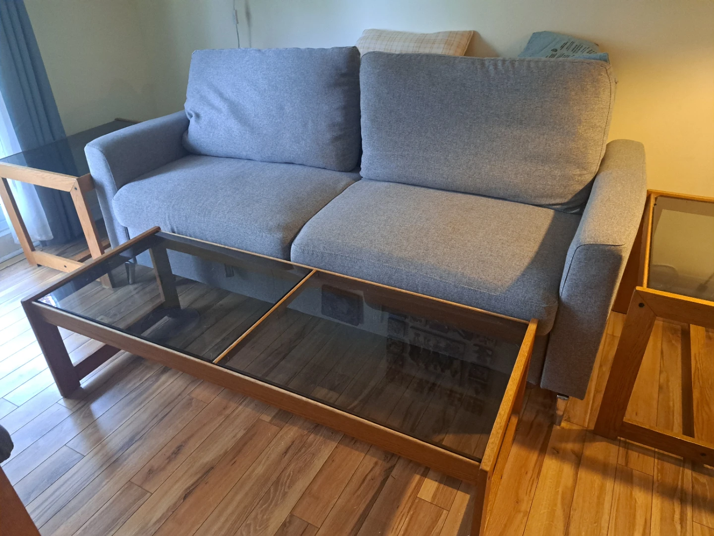 Full livingroom queensize sofa bed, 2 oak and glass side tables