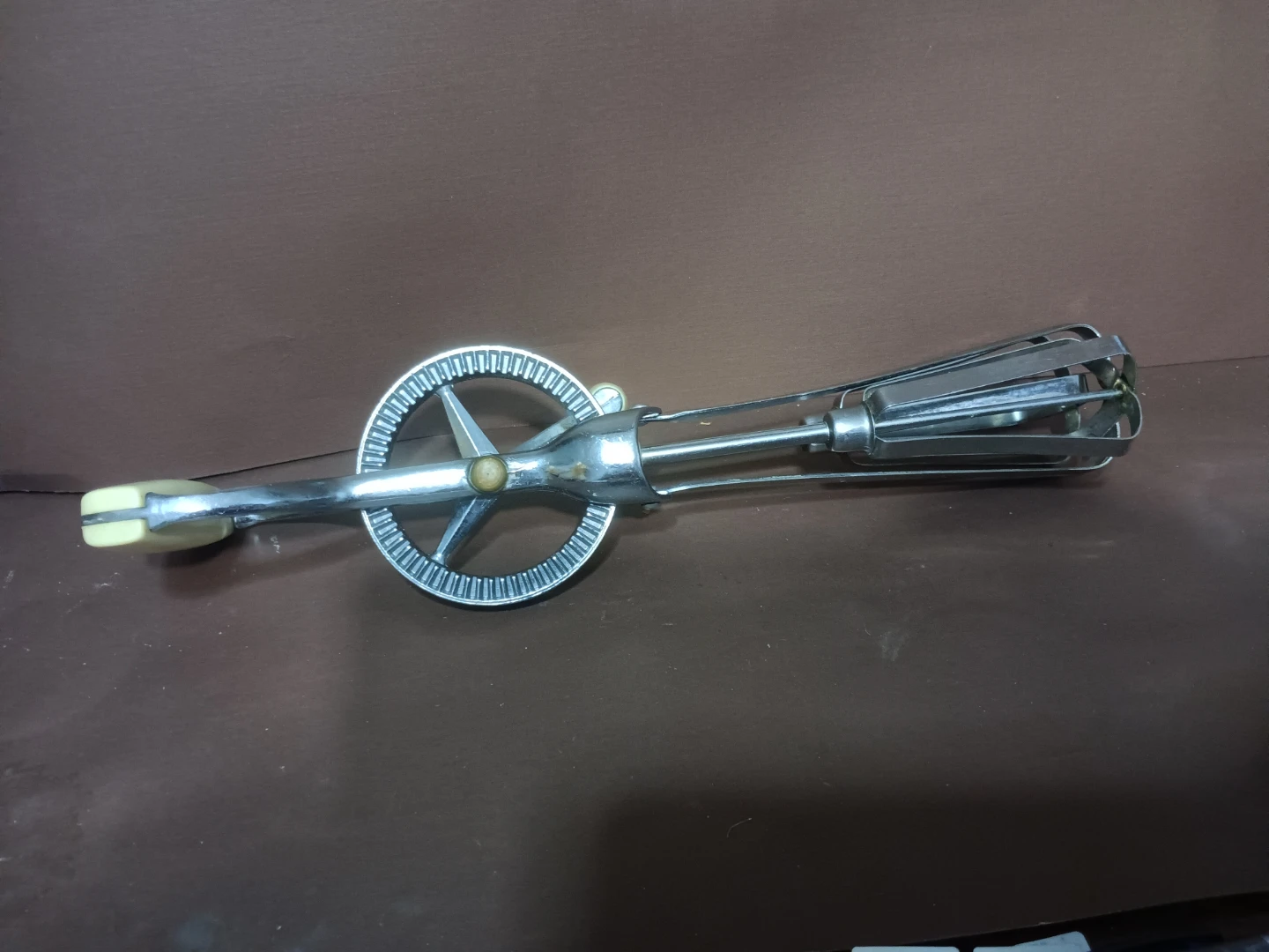 Vintage Hand Crank Egg Beater - photo 3