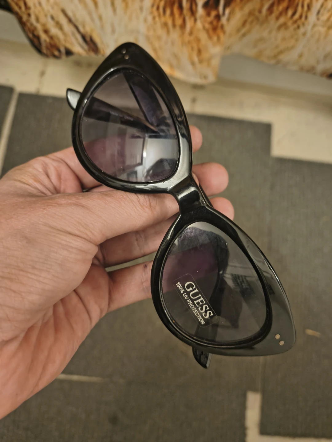 New Guess Black Cat Eye Sunglasses - photo 2