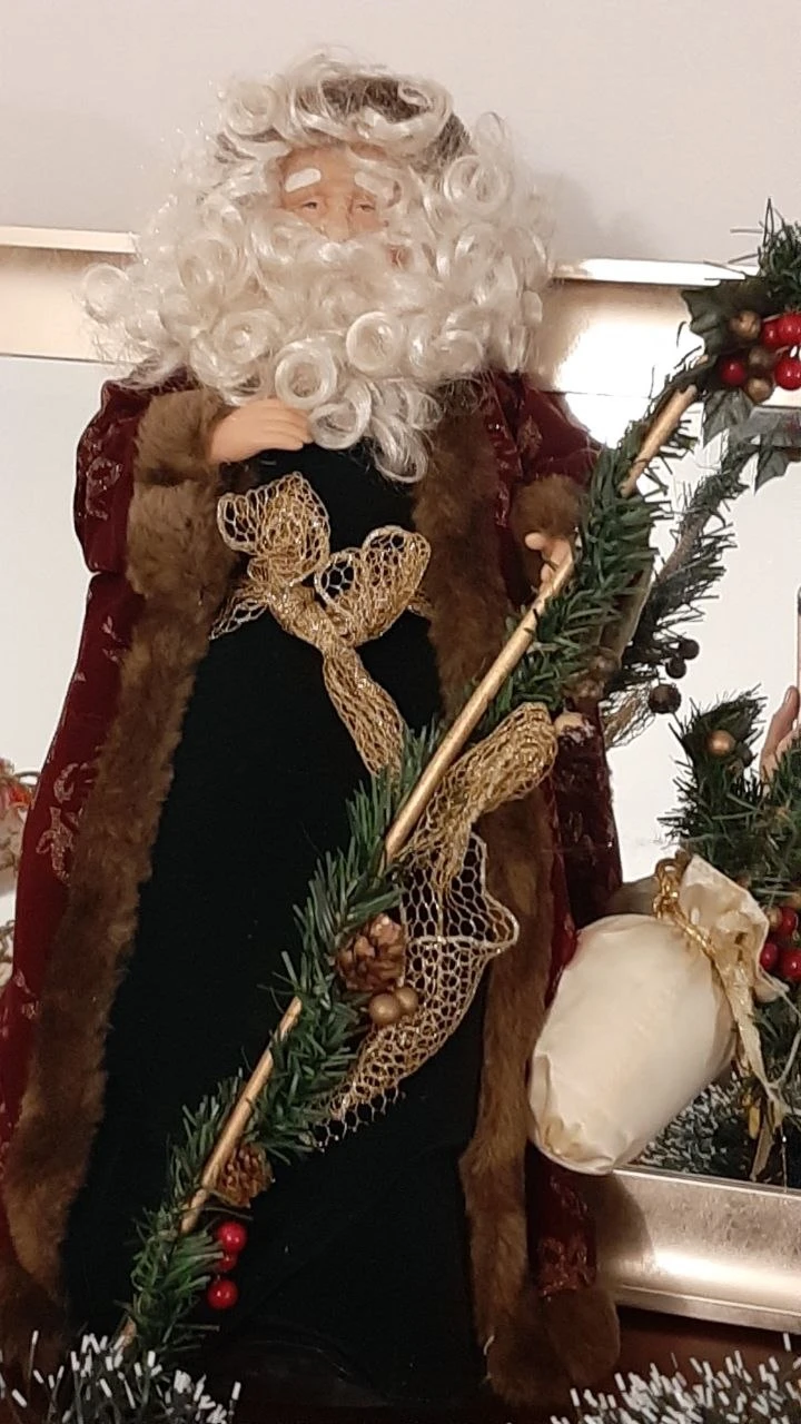Vintage Style Christmas Santa Figurine - photo 2
