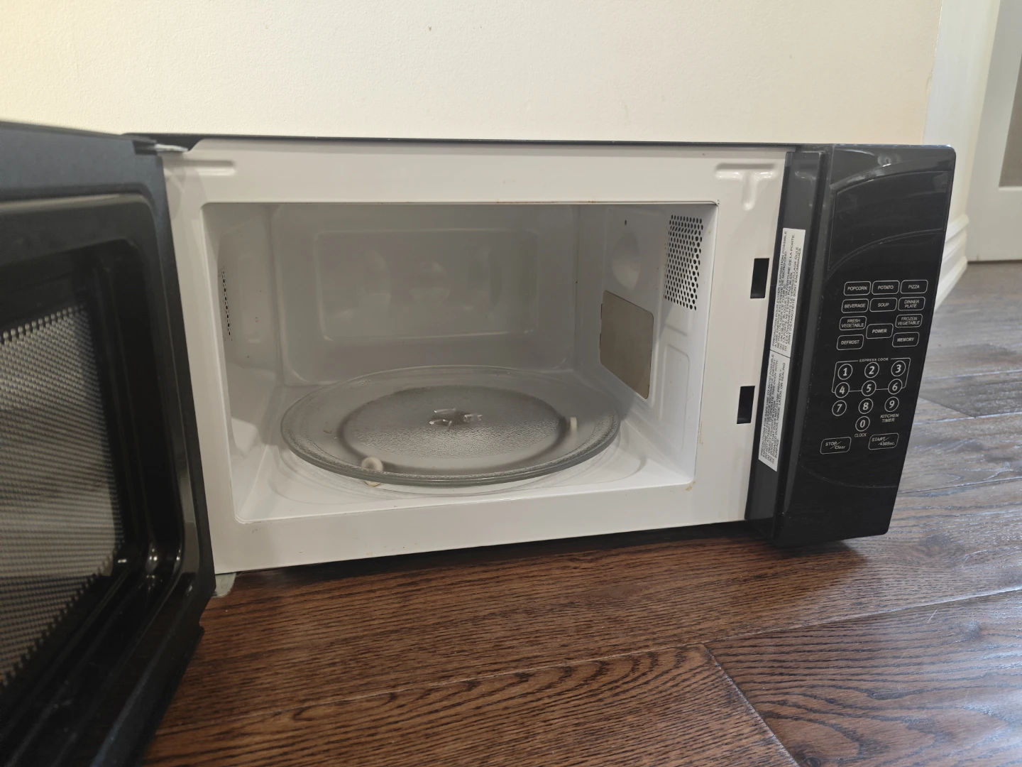 Danby DMW608BL Microwave