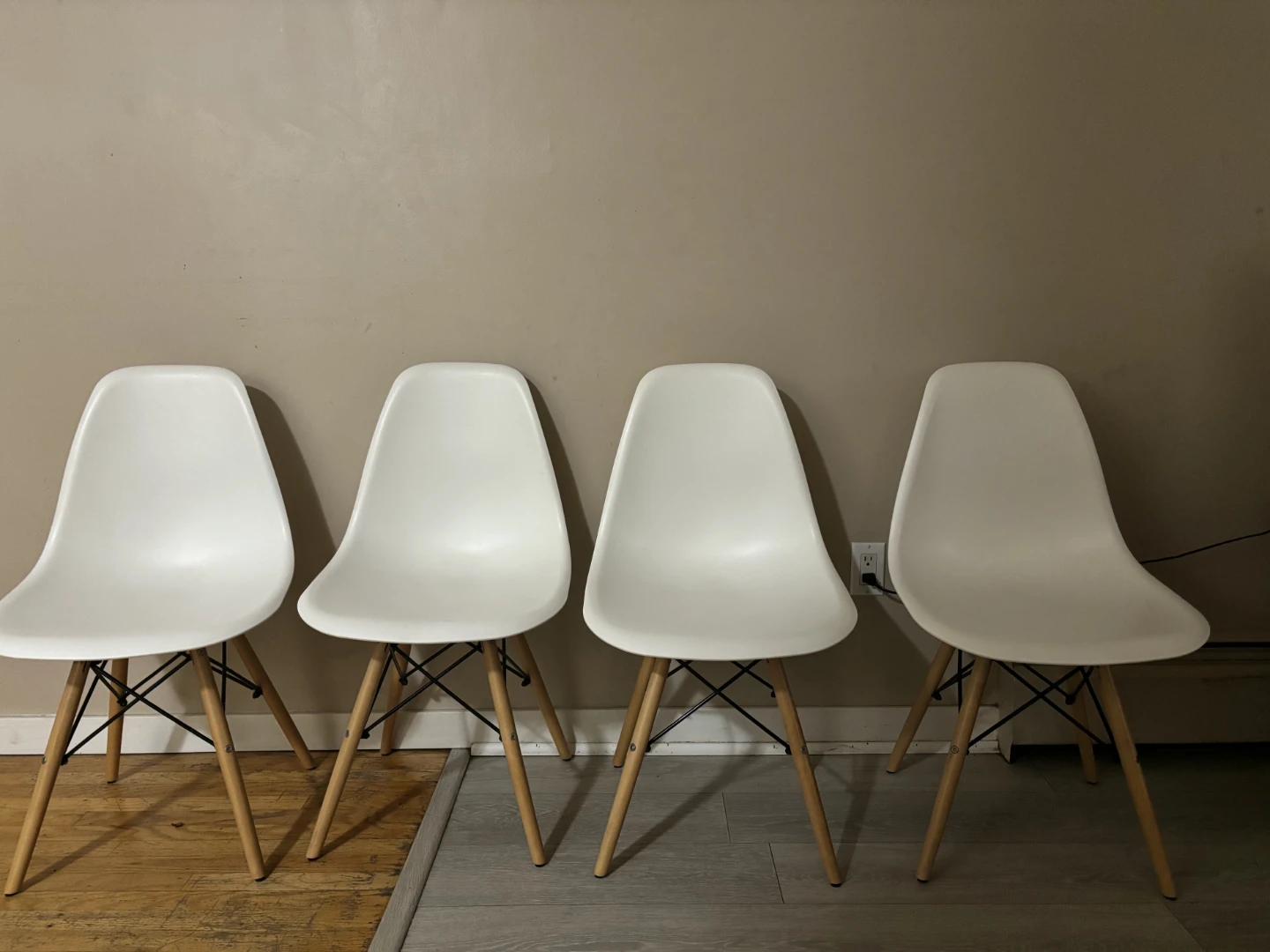 White dining table with four matching chairs - photo 2