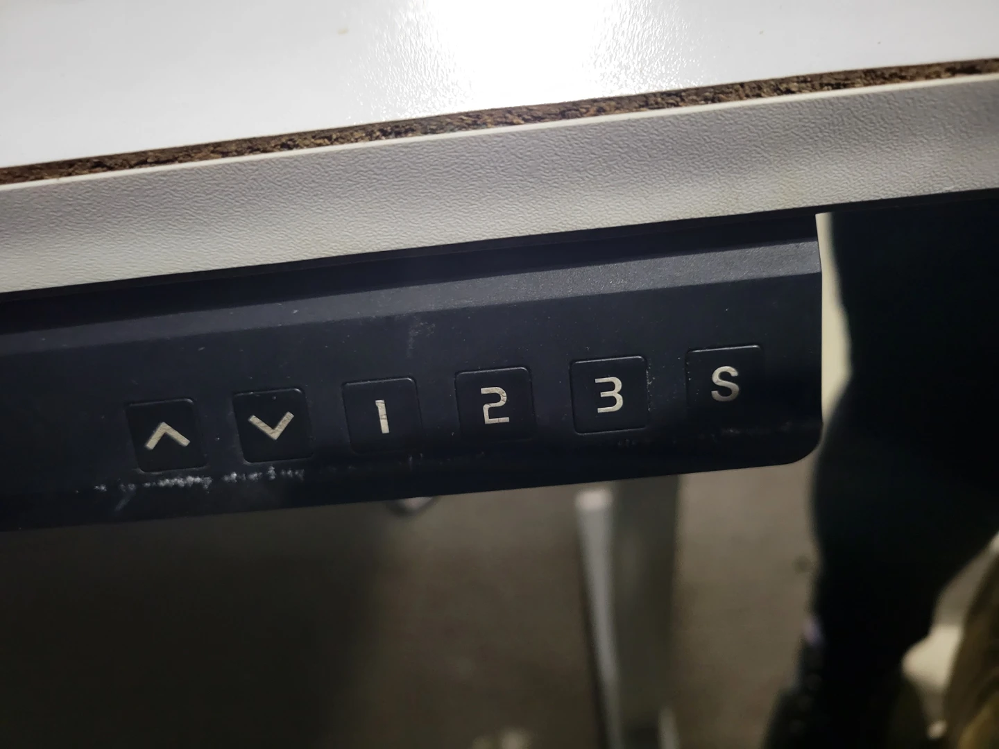 White Adjustable Standing Desk - photo 4