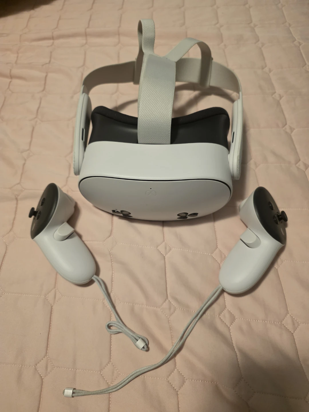 Meta Quest 3S VR Headset with Controllers and Charger