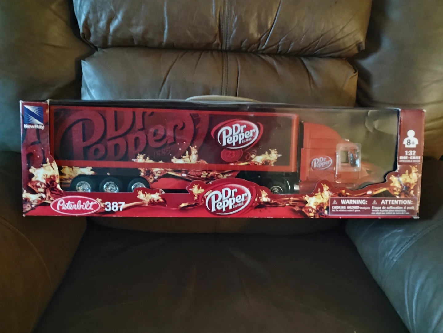 NewRay Peterbilt 387 Dr Pepper Die-cast Model - photo 2
