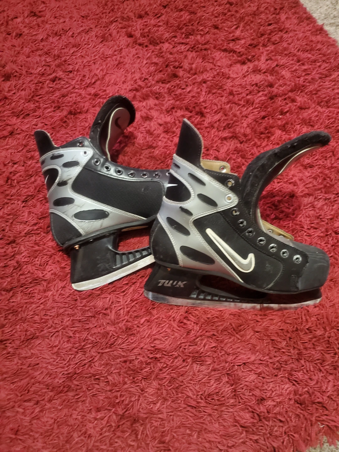 Vintage Nike Skates and Gloves Set - photo 2