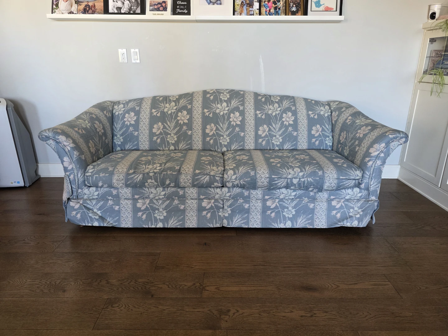 Floral pattern two-seater and three-seater sofas