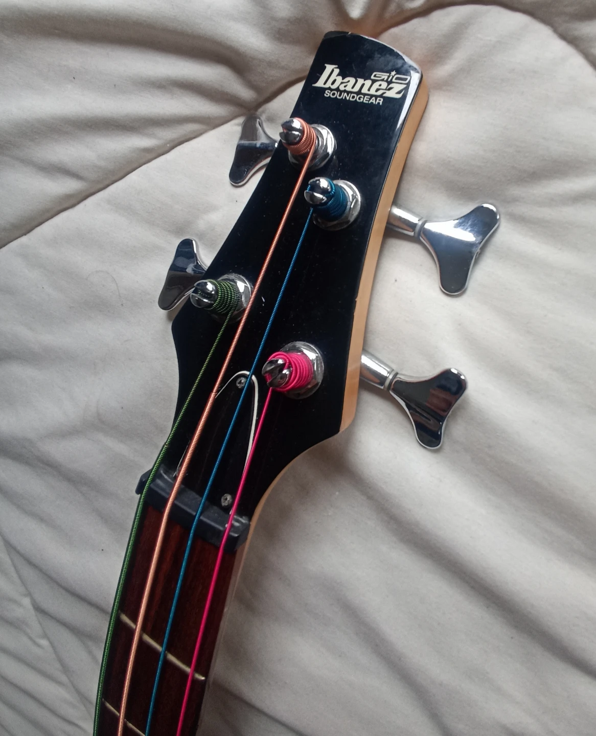 Ibanez 4 string Bass. With 2 pick ups.Brand New color Strings. - photo 3