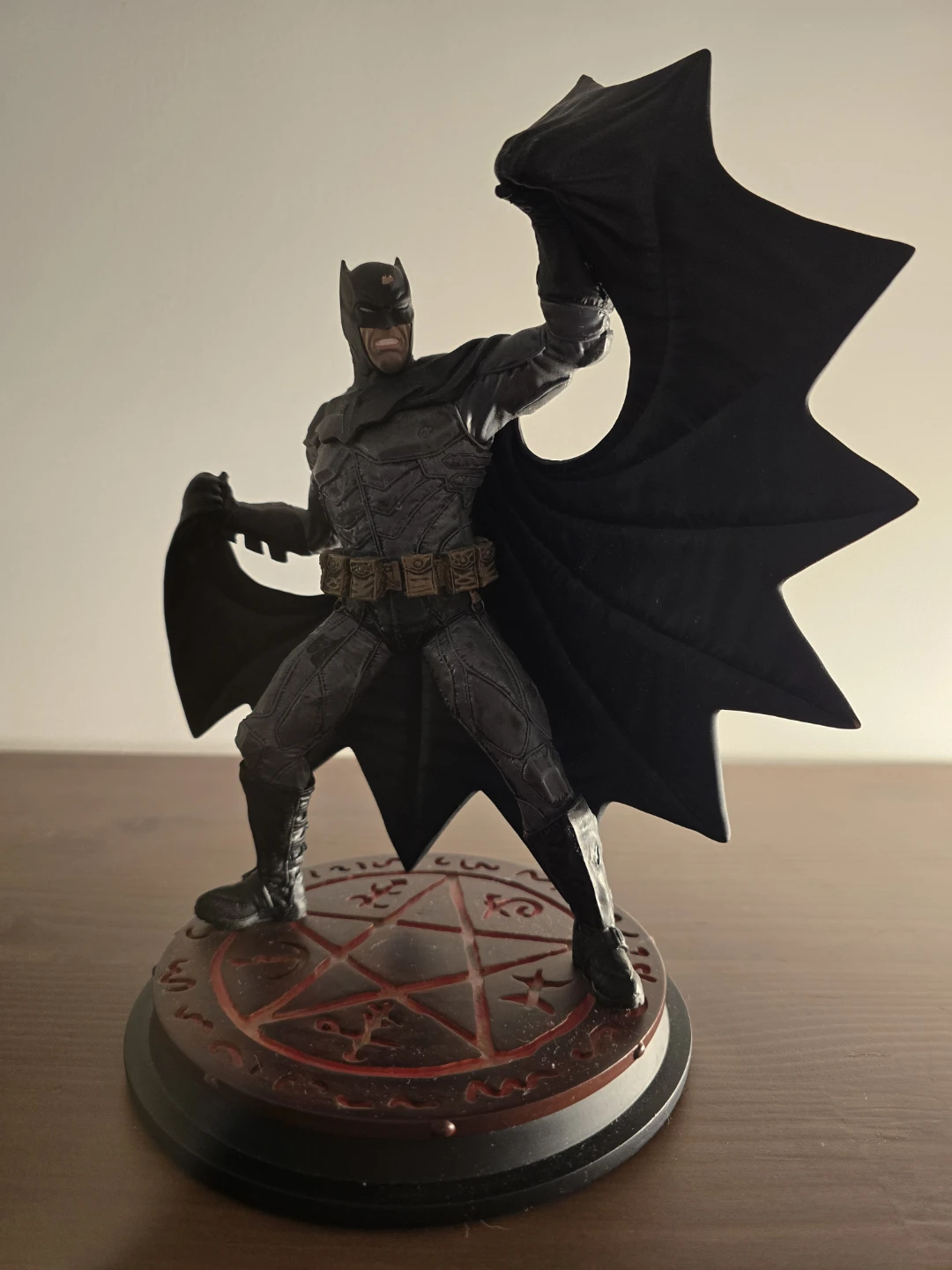 Icon Heroes Batman Statue Limited Edition - photo 2