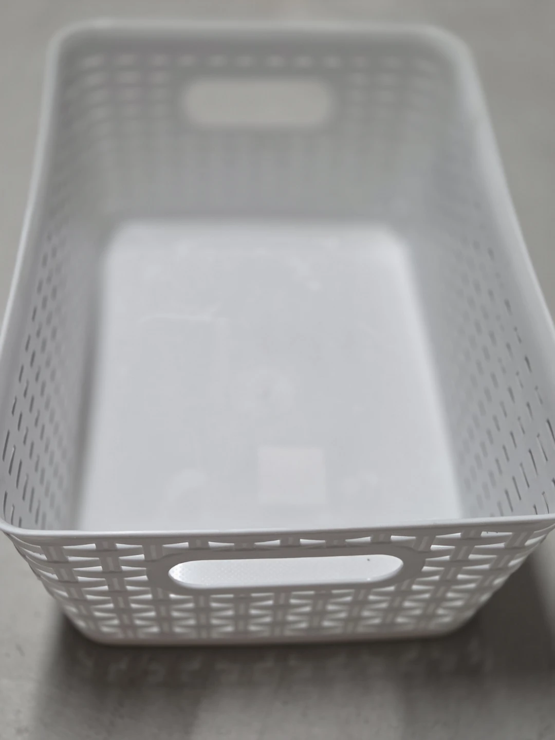 White Plastic Storage Basket - photo 5